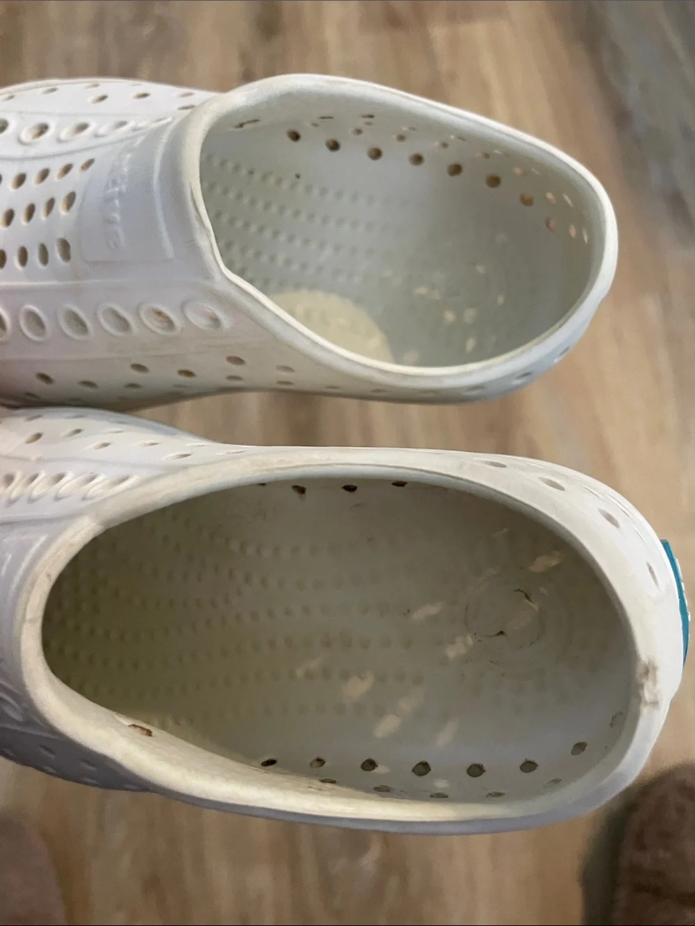 Native Kids Water Shoes in Off-White/Cream size C8